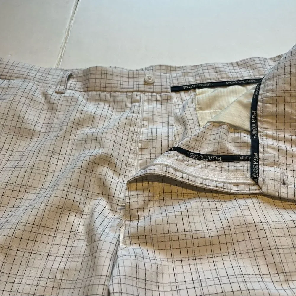 PGA Tour Men's Golf shorts Size 40 White with fine stripes